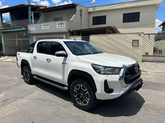 TOYOTA HILUX 2.8 D-4D TURBO DIESEL CD SRV 4X4 AUTOMÁTICO